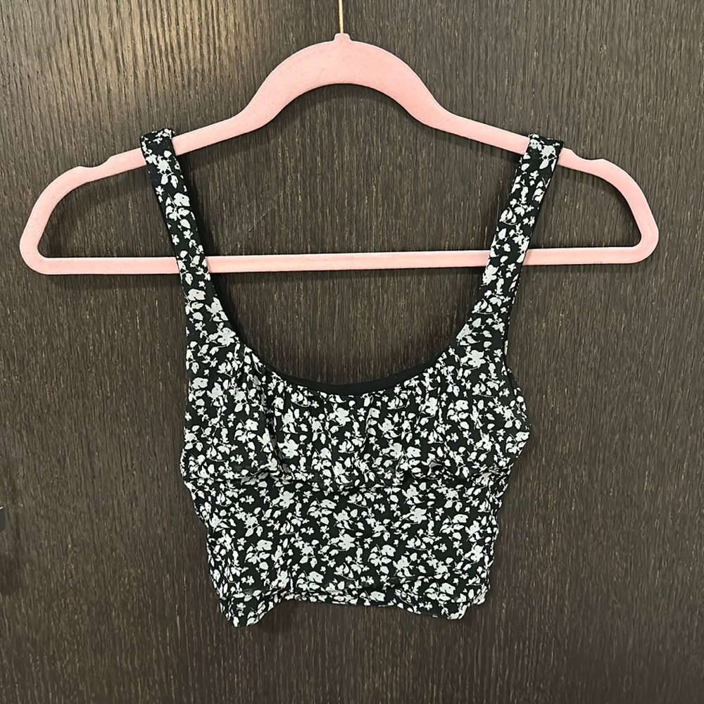 Altar’d State black/white floral crop tank top